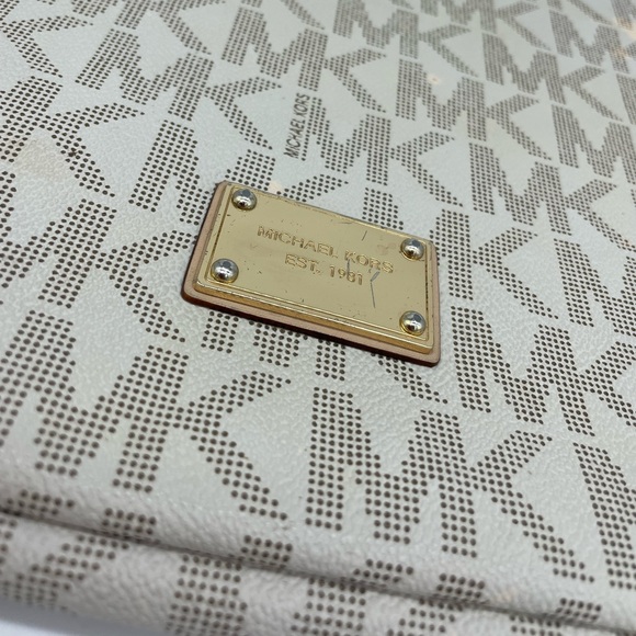 Michael Kors Laptop Case - Picture 3 of 14